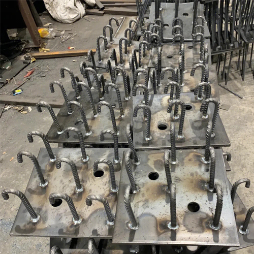 图纸中如何确定六安预埋件的位置？